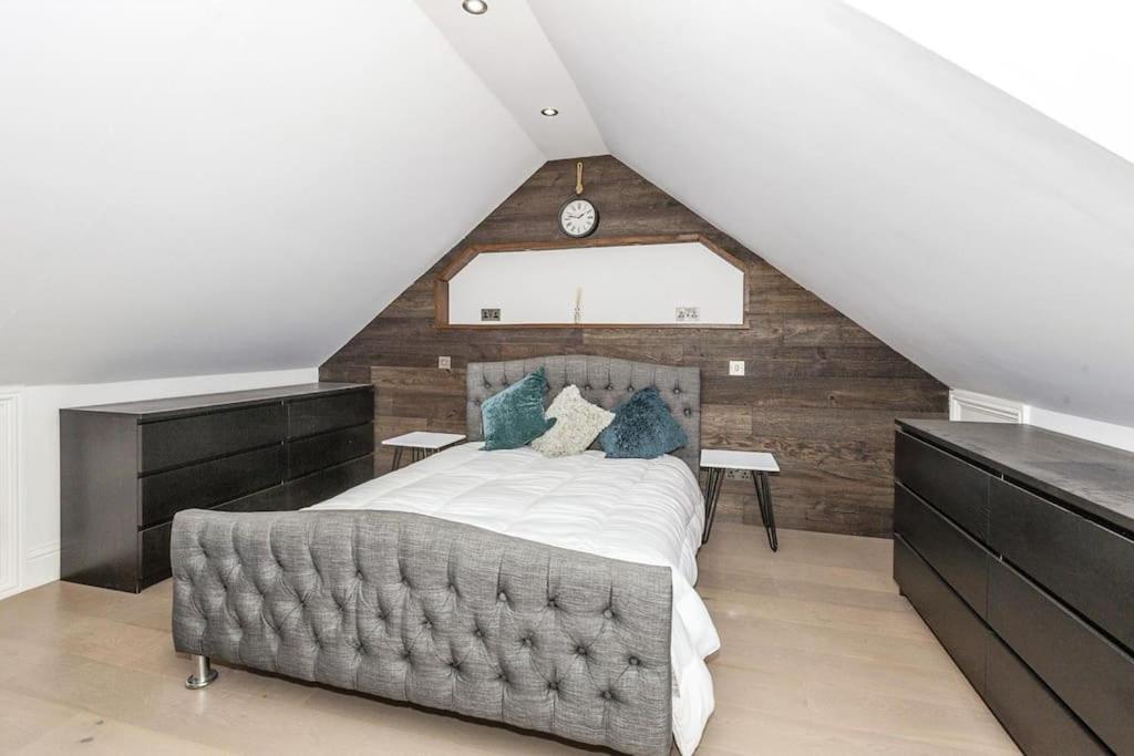 Lovely 2-Bed In Windsor Free Parking, 1 Mile From Legoland エクステリア 写真